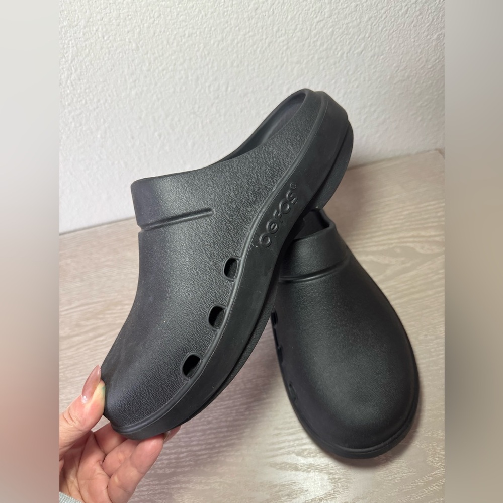 OOFOS Black Clogs - Picture 7 of 10